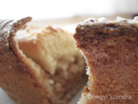 Omlós tészta, enyhén savanykás töltelék, ropogós külső...