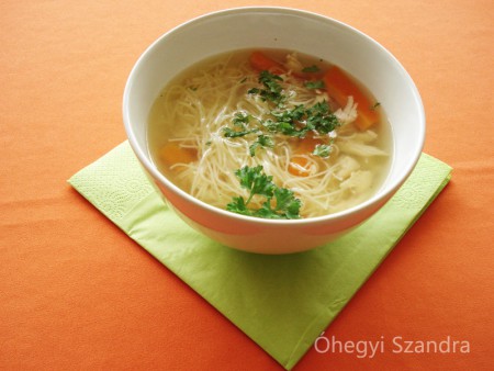 Arany - Sárga - Zöld mi az? Csirkehúsleves!